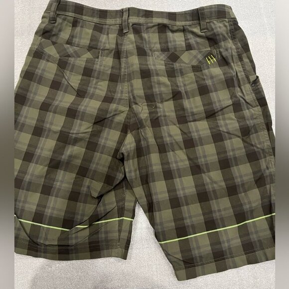[36]Lululemon Kahuna Plaid Green and Brown Shorts - Picture 8 of 9